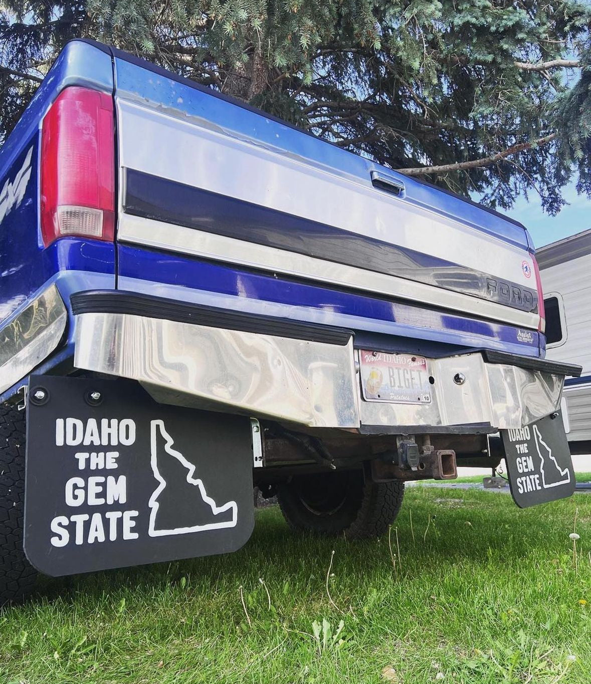 Pickup showing Idaho Gem State mudflaps installed