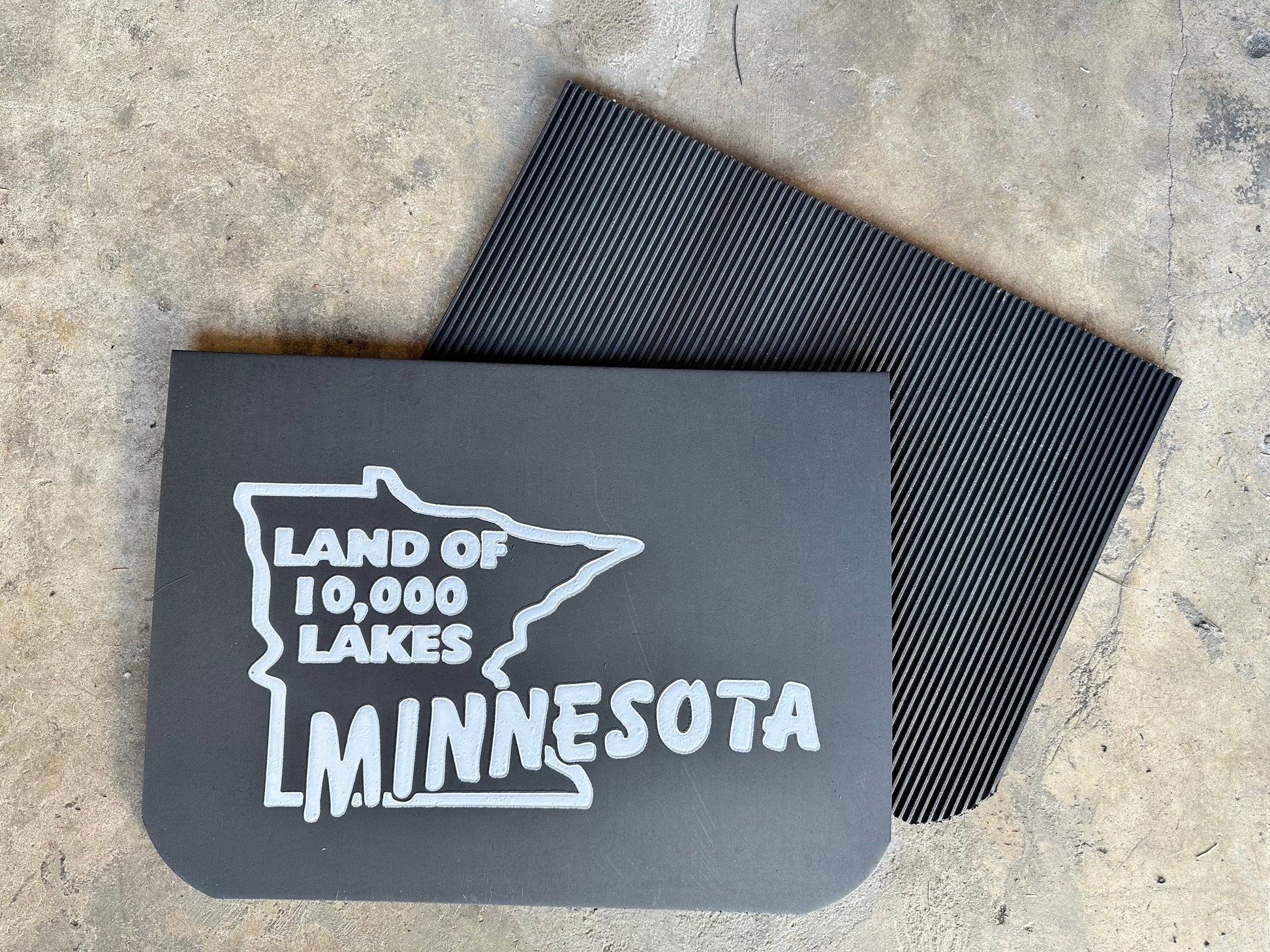 Reverse side of Retro Minnesota Land of 10,000 Lakes state mudflaps